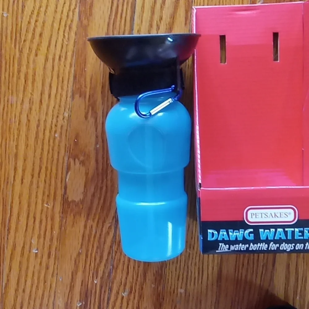 PETSAKES Dog Waterer